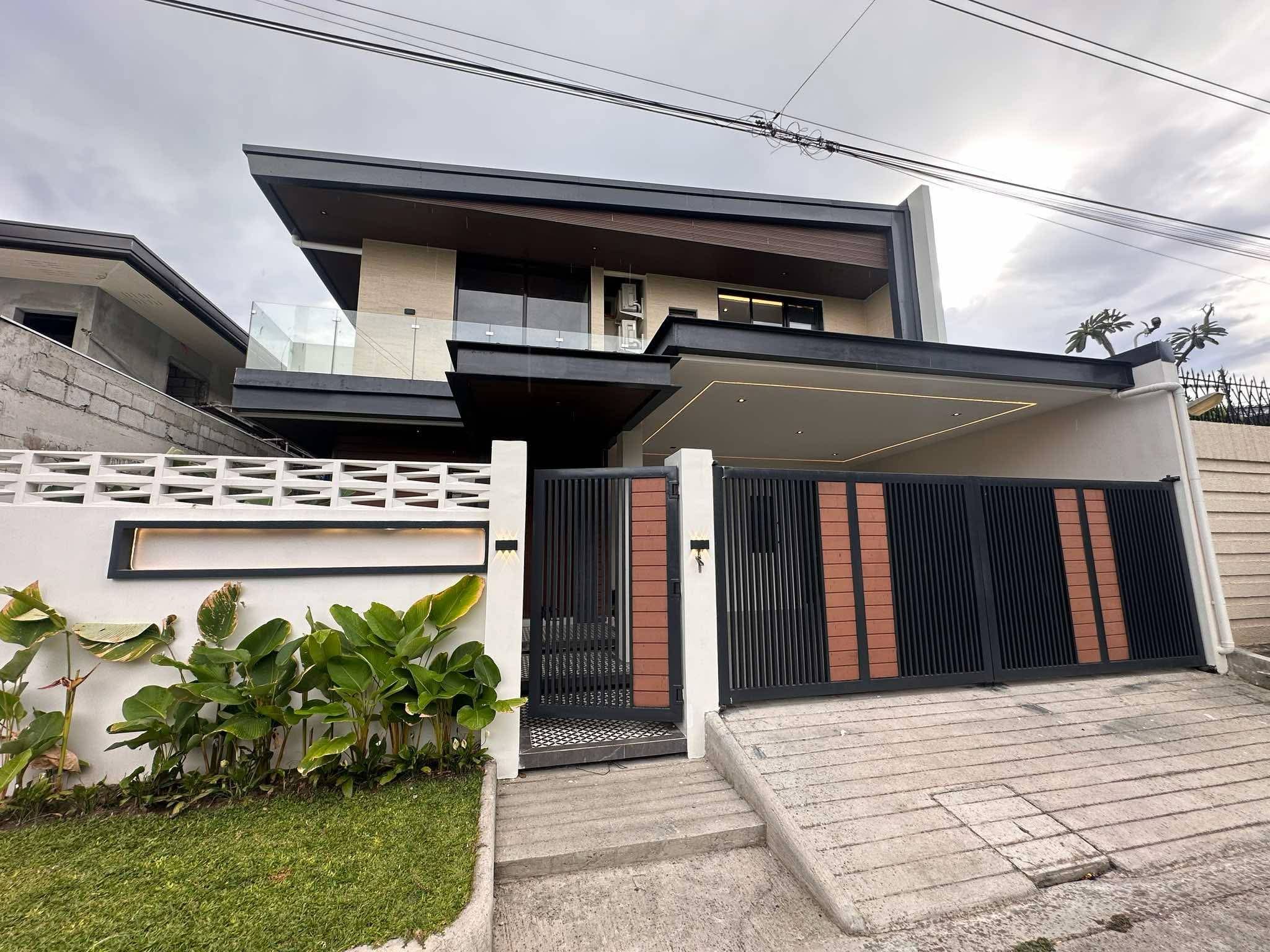 MODERN CONTEMPORARY TWO STOREY HOUSE WITH SWIMMING POOL