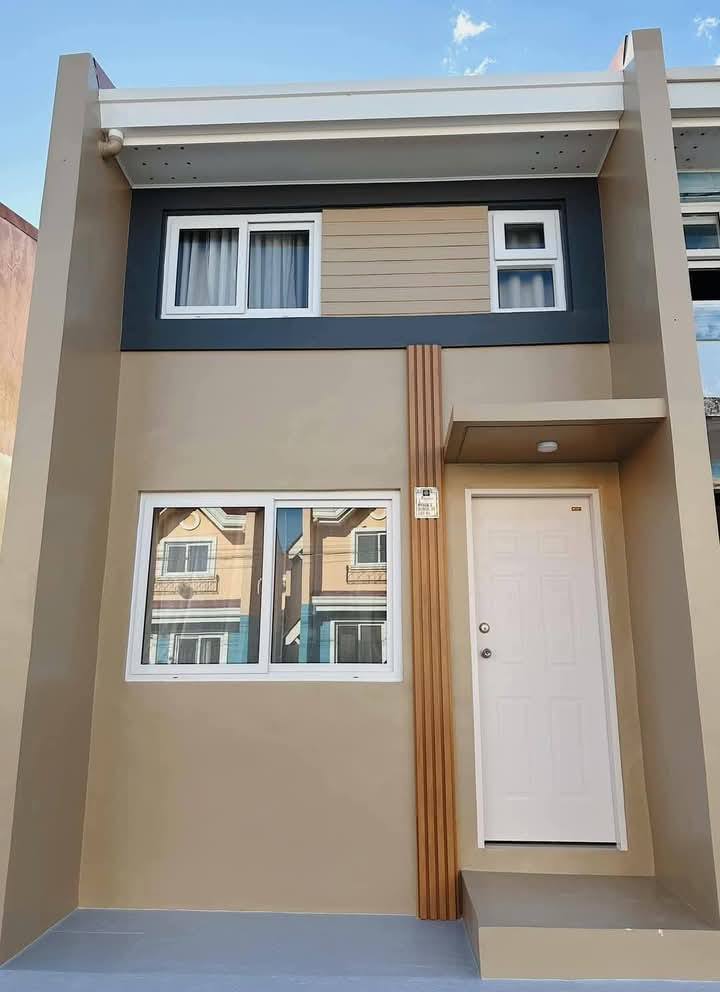 Townhouse Royale - Xevera Mabalacat