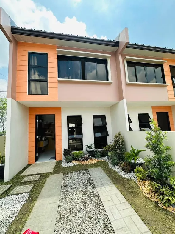Townhouse - Deca Homes Angeles