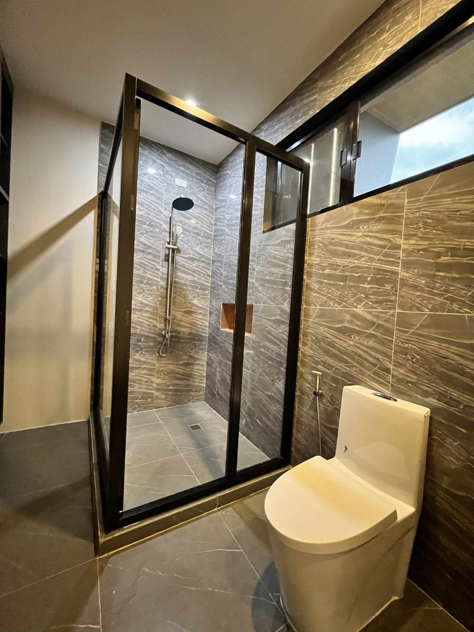 BRANDNEW MODERN 2-STOREY HOUSE AND LOT FOR SALE NEAR MARQUEE MAL