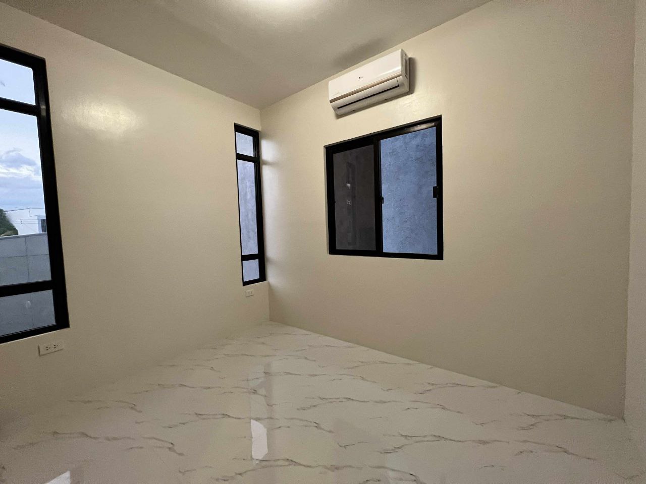 BRANDNEW MODERN 2-STOREY HOUSE AND LOT FOR SALE NEAR MARQUEE MAL