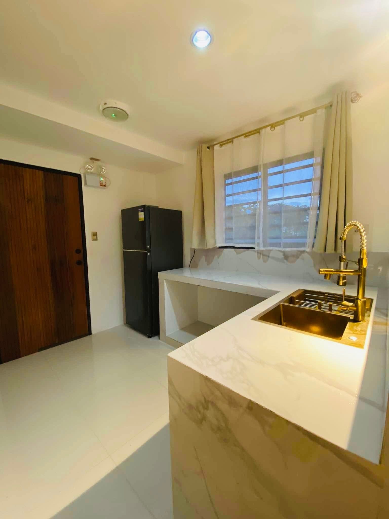 PRE-OWNED MODERN HOUSE and LOT