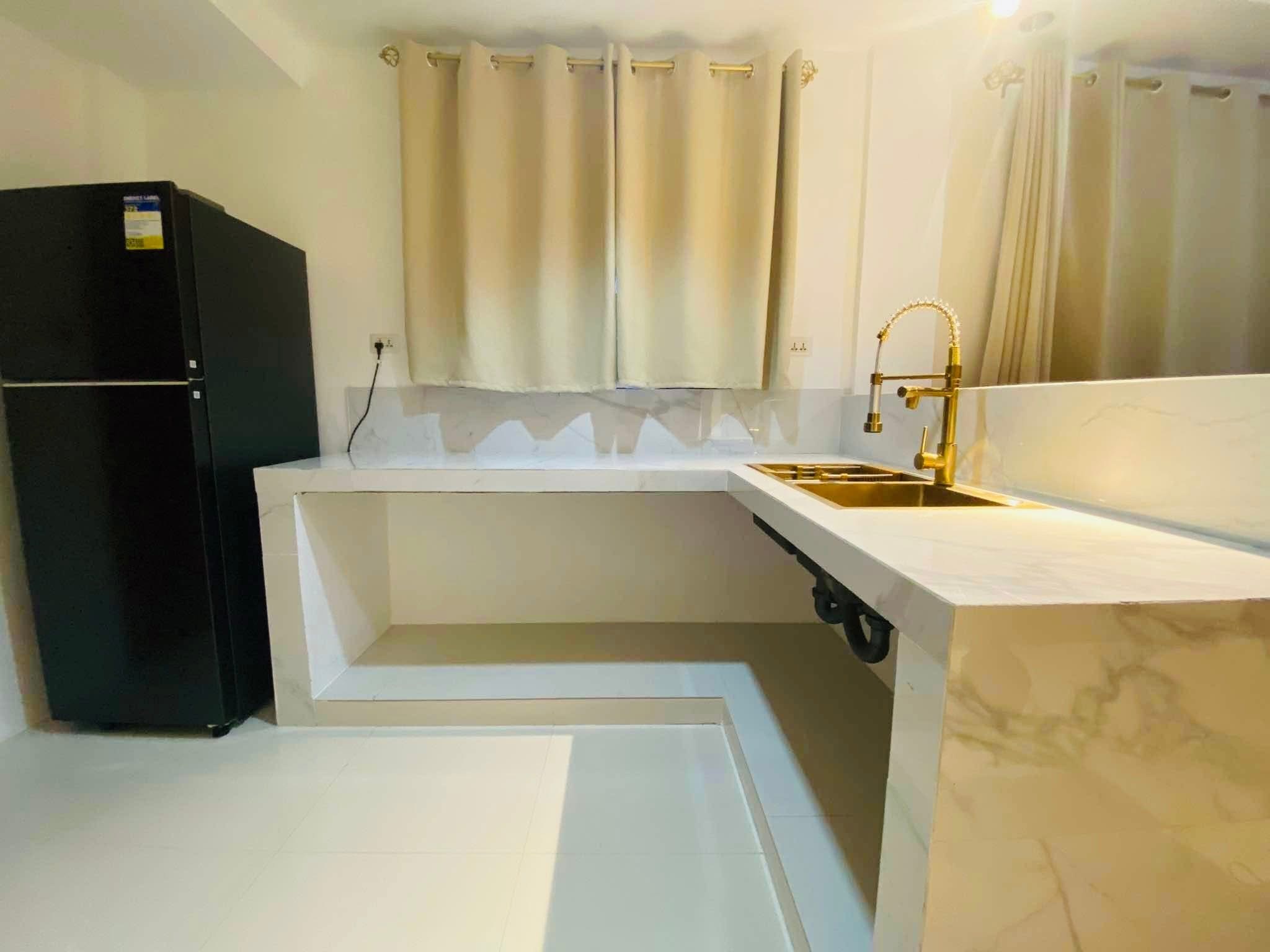 PRE-OWNED MODERN HOUSE and LOT