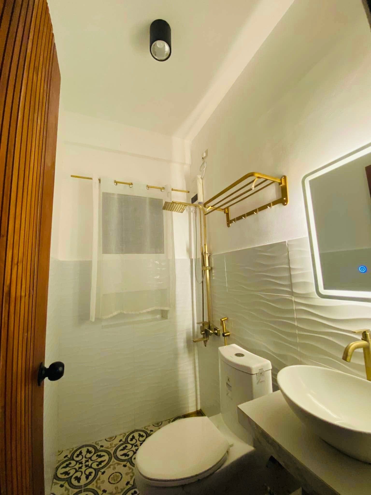PRE-OWNED MODERN HOUSE and LOT