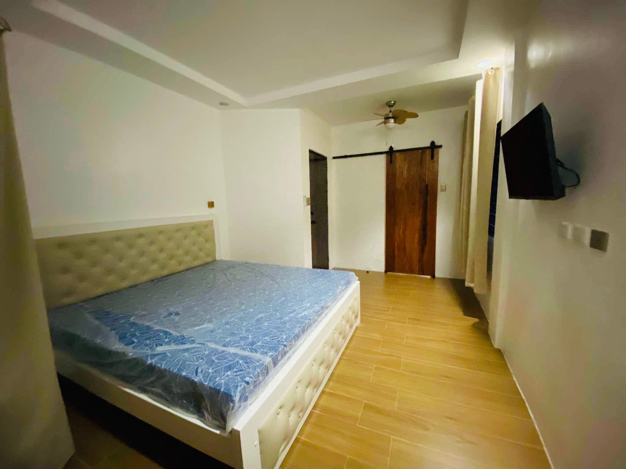 PRE-OWNED MODERN HOUSE and LOT