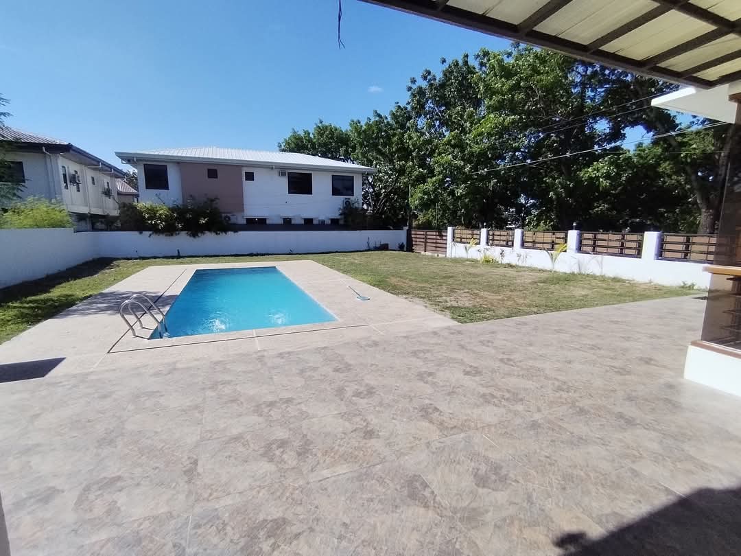 SPACIOUS HOUSE AND LOT WITH SWIMMING POOL