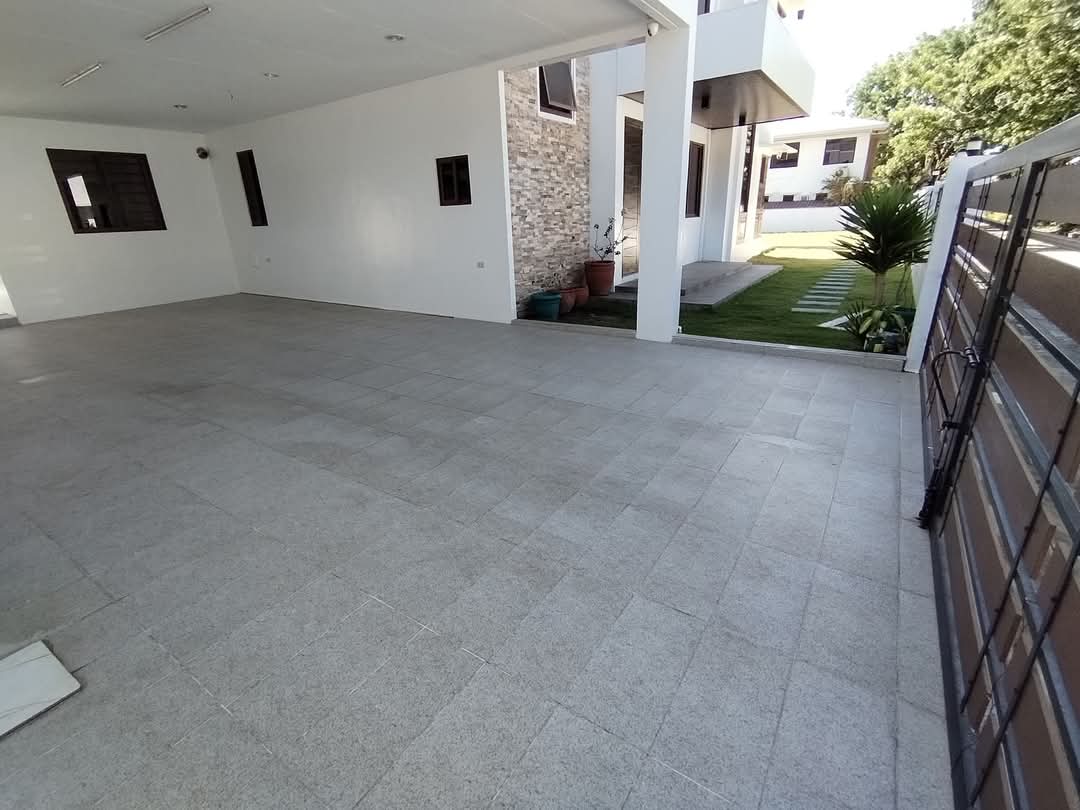 SPACIOUS HOUSE AND LOT WITH SWIMMING POOL