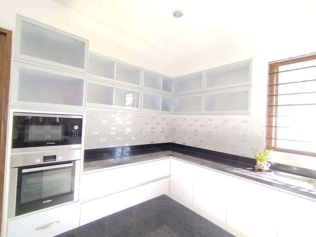 SPACIOUS HOUSE AND LOT WITH SWIMMING POOL