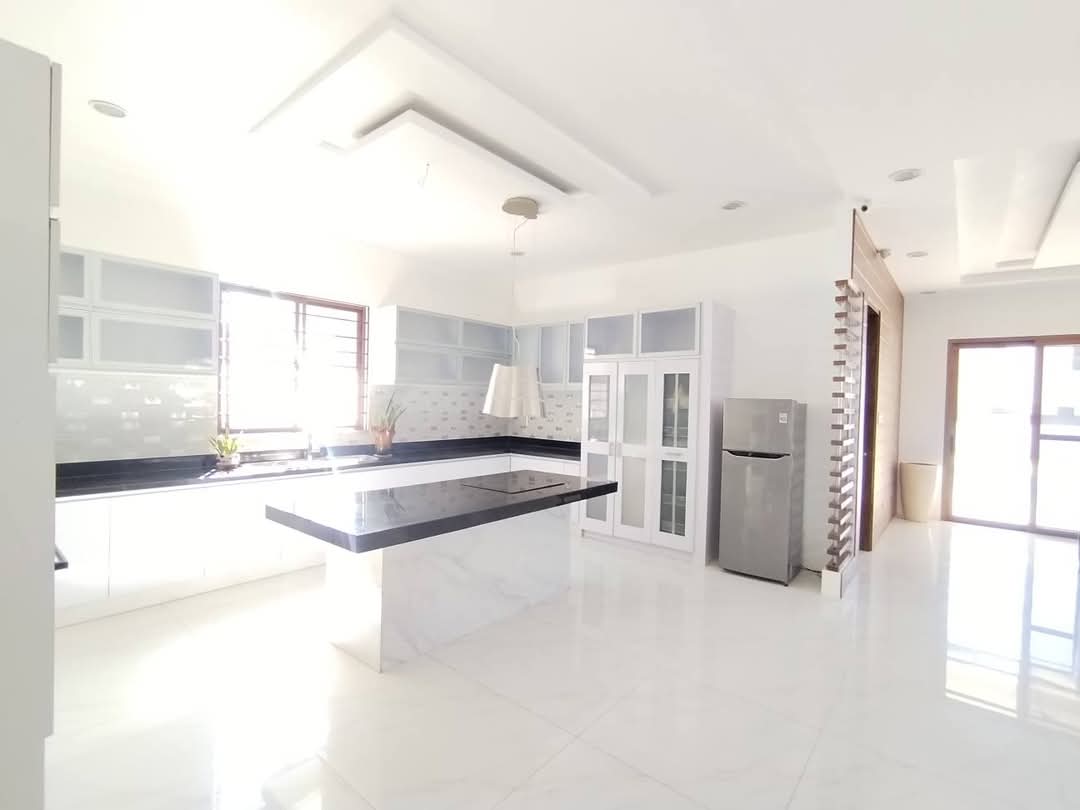 SPACIOUS HOUSE AND LOT WITH SWIMMING POOL