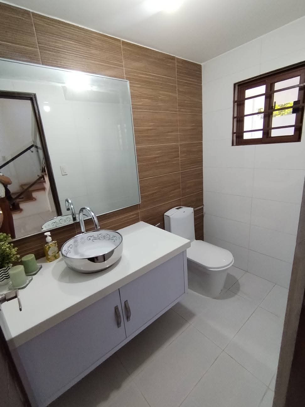 SPACIOUS HOUSE AND LOT WITH SWIMMING POOL
