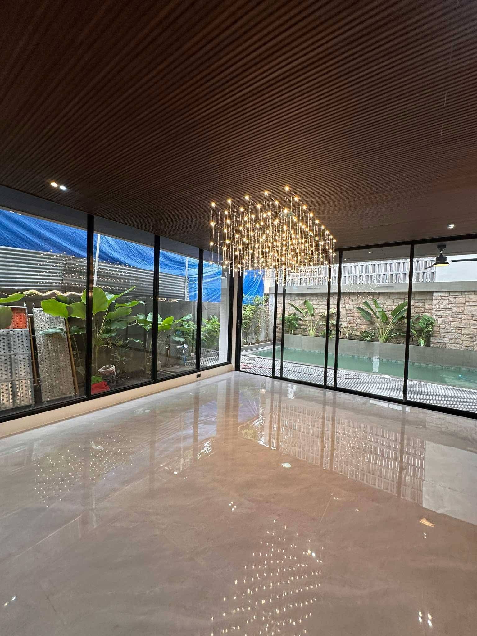 MODERN CONTEMPORARY TWO STOREY HOUSE WITH SWIMMING POOL