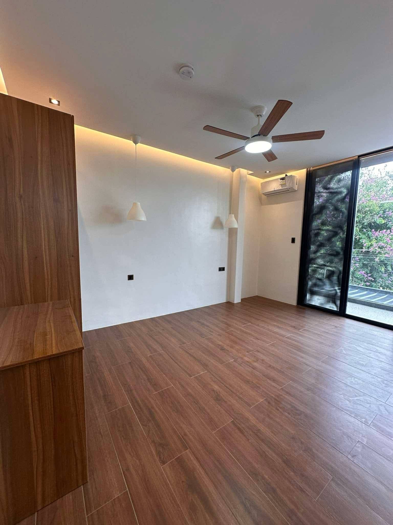 MODERN CONTEMPORARY TWO STOREY HOUSE WITH SWIMMING POOL