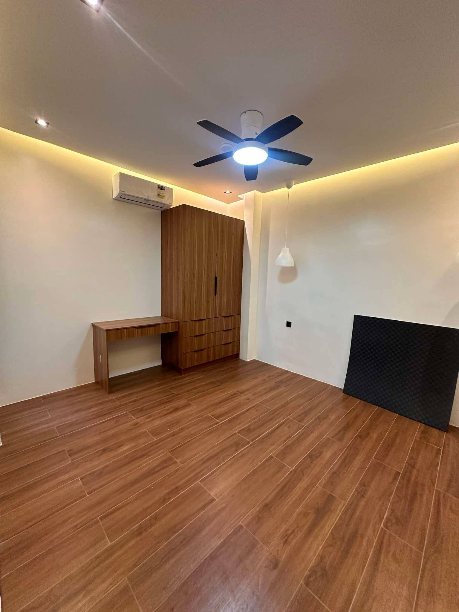 MODERN CONTEMPORARY TWO STOREY HOUSE WITH SWIMMING POOL