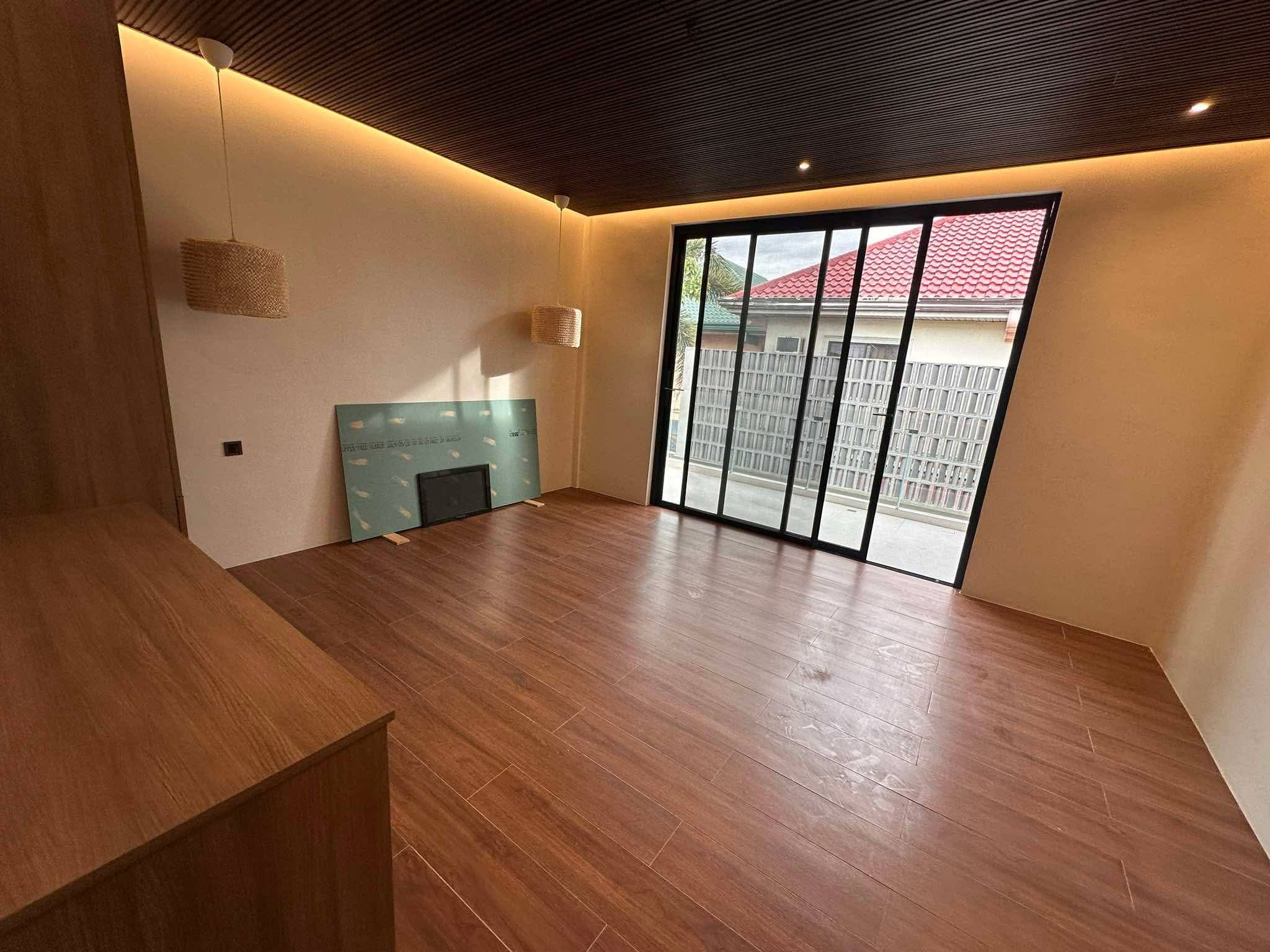 MODERN CONTEMPORARY TWO STOREY HOUSE WITH SWIMMING POOL